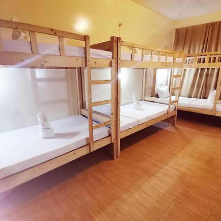 Coron Town Traveller'S Dormitory Buitenkant foto