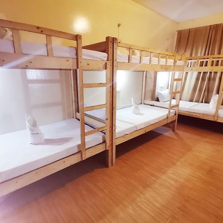 Coron Town Traveller'S Dormitory Buitenkant foto