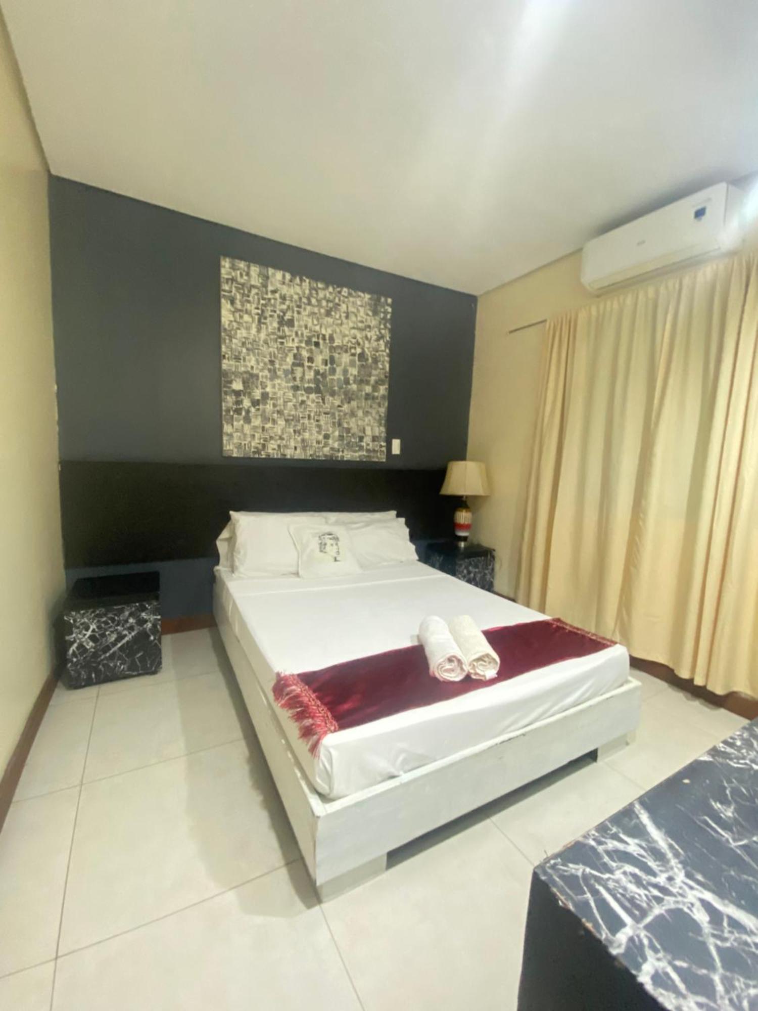 Coron Town Traveller'S Dormitory Buitenkant foto