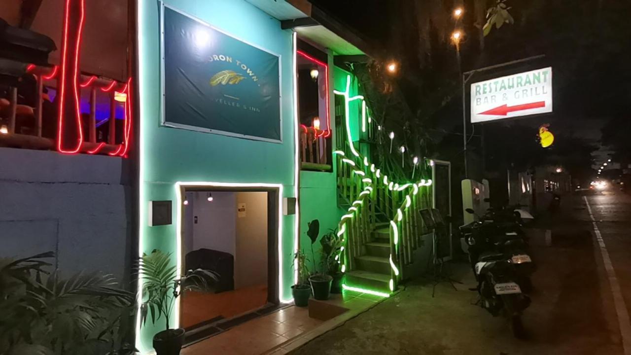 Coron Town Traveller'S Dormitory Buitenkant foto