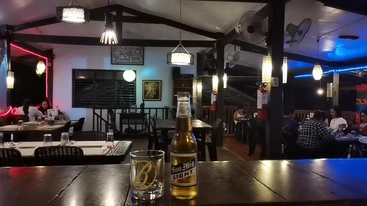 Coron Town Traveller'S Dormitory Buitenkant foto