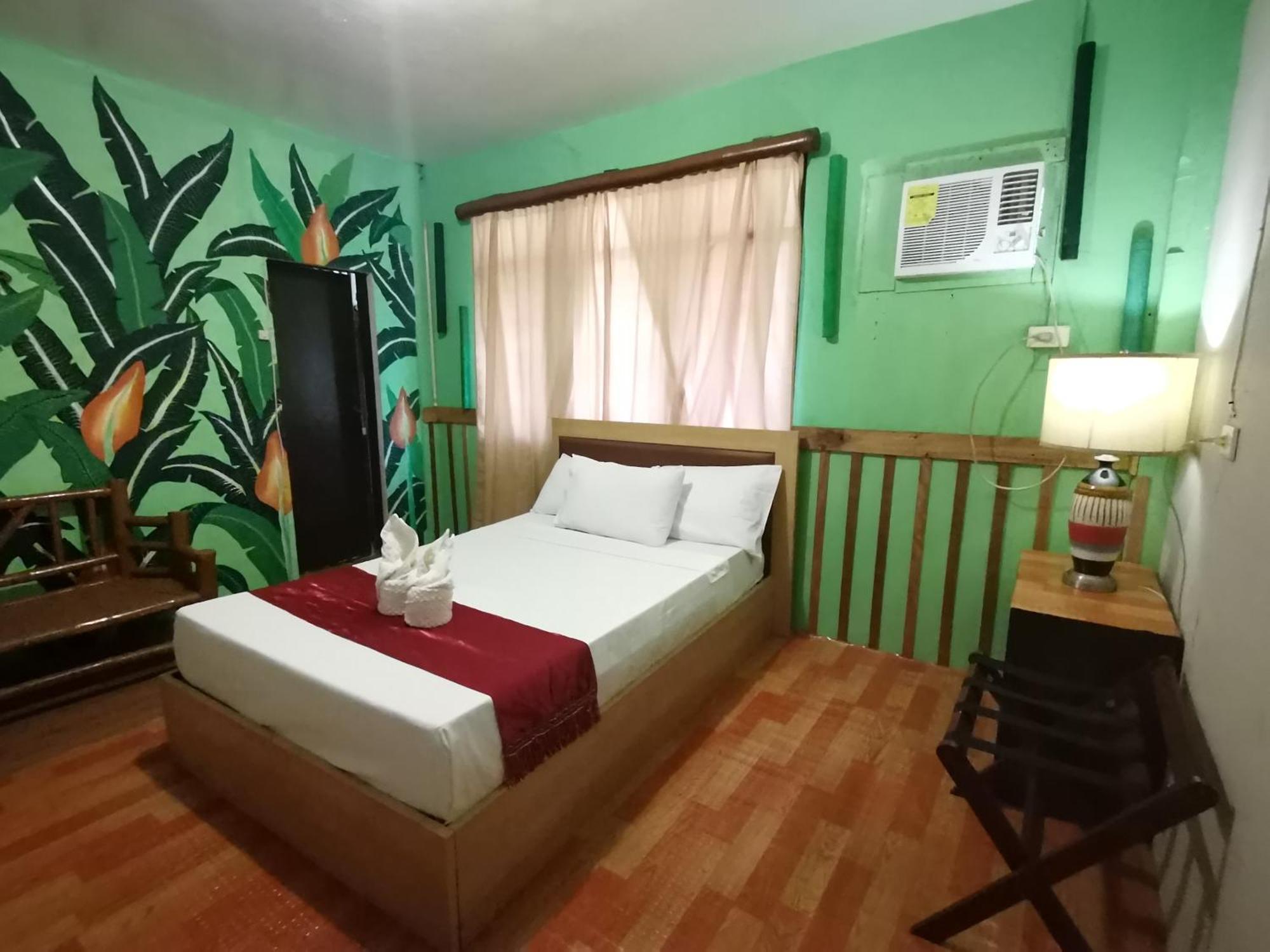 Coron Town Traveller'S Dormitory Buitenkant foto