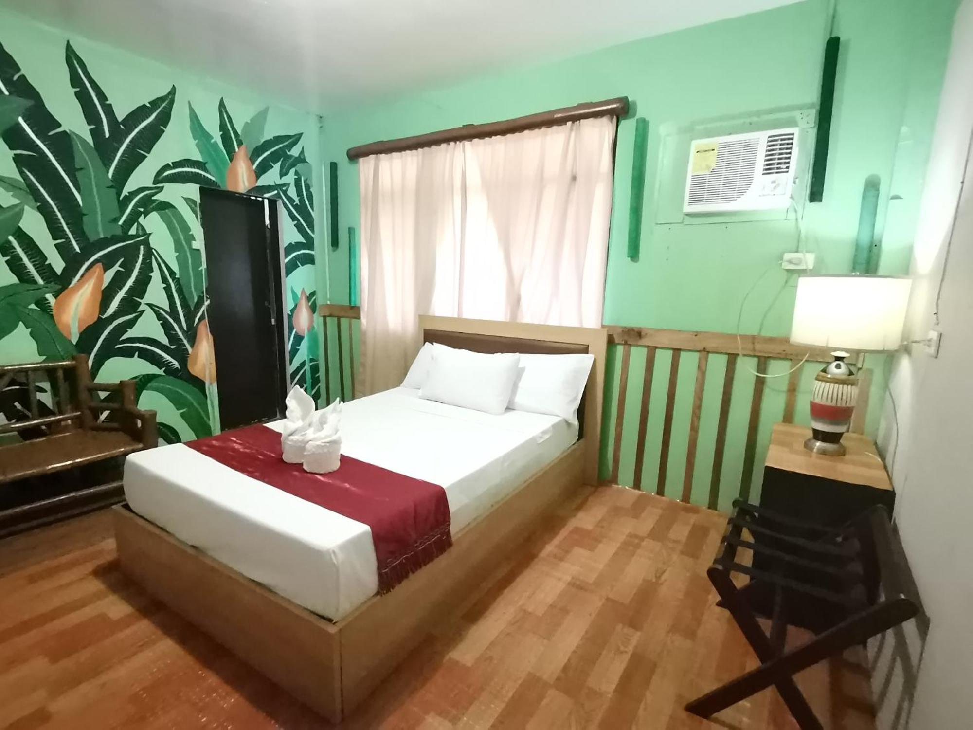 Coron Town Traveller'S Dormitory Buitenkant foto