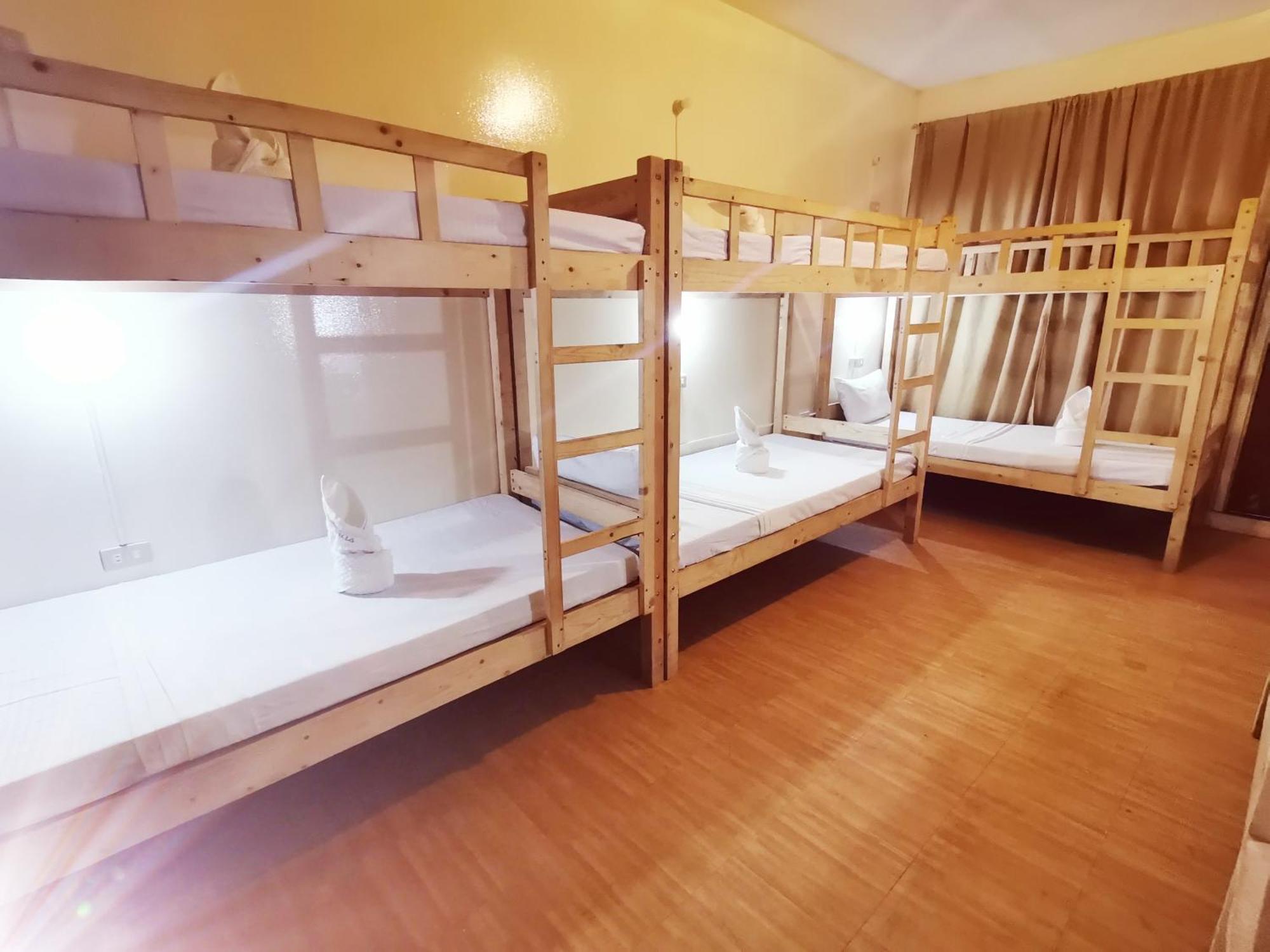 Coron Town Traveller'S Dormitory Buitenkant foto