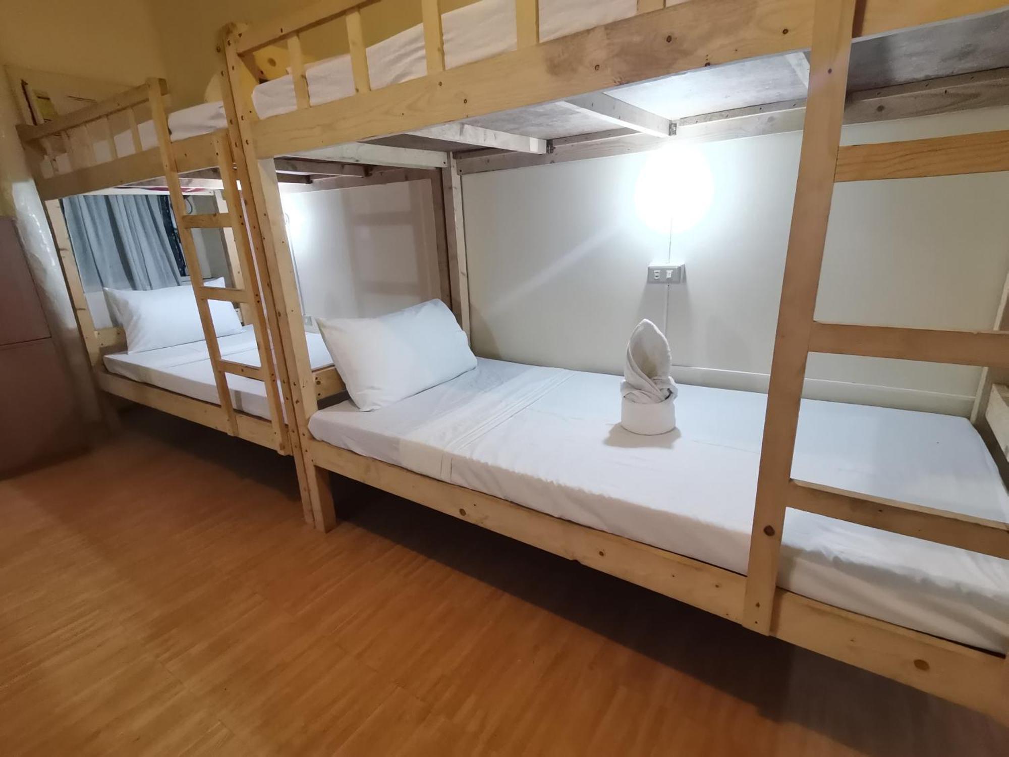 Coron Town Traveller'S Dormitory Buitenkant foto