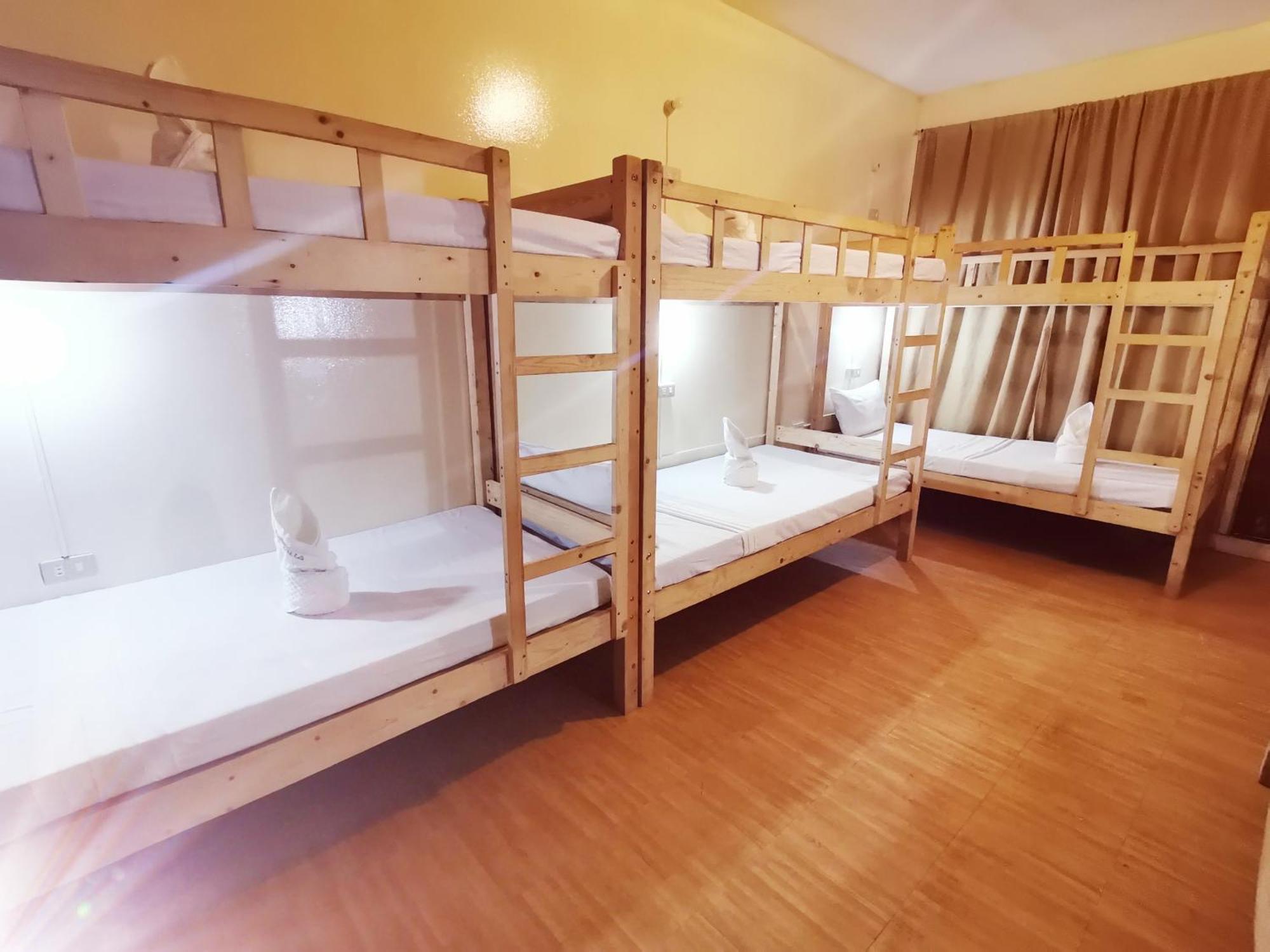 Coron Town Traveller'S Dormitory Buitenkant foto