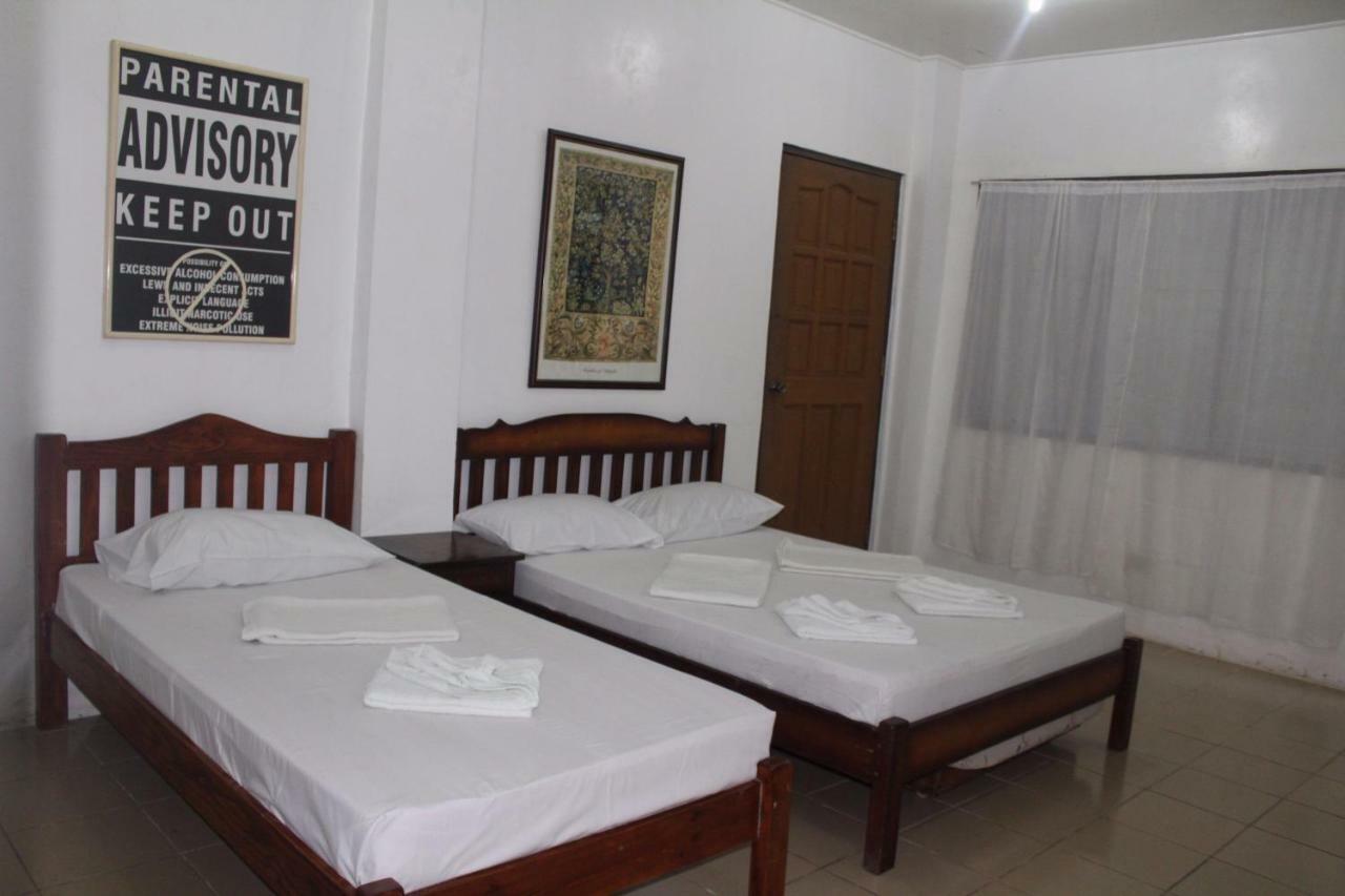 Coron Town Traveller'S Dormitory Buitenkant foto