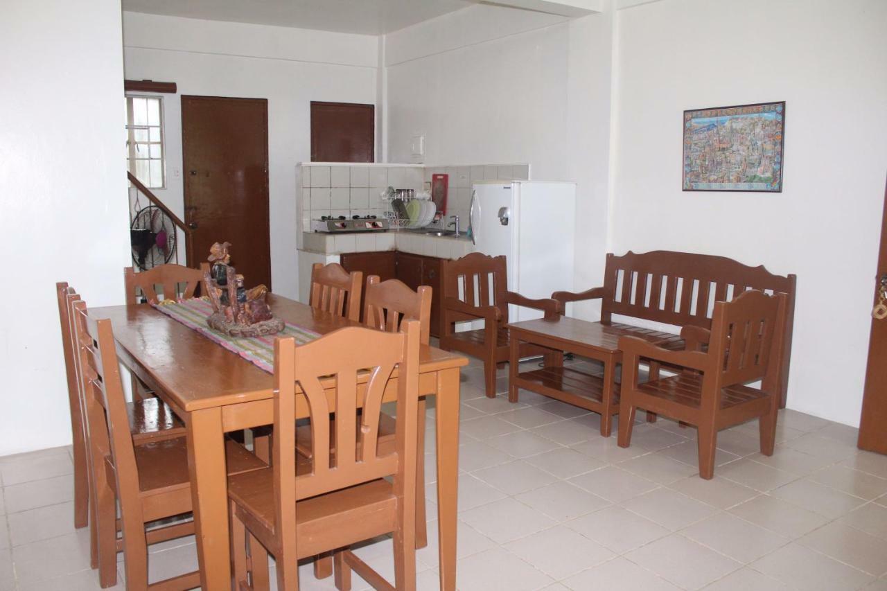 Coron Town Traveller'S Dormitory Buitenkant foto