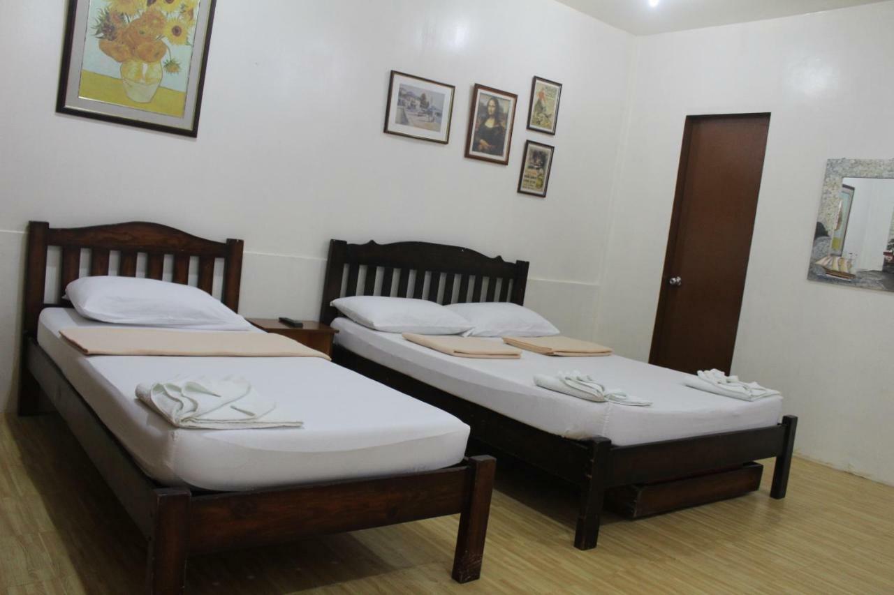Coron Town Traveller'S Dormitory Buitenkant foto