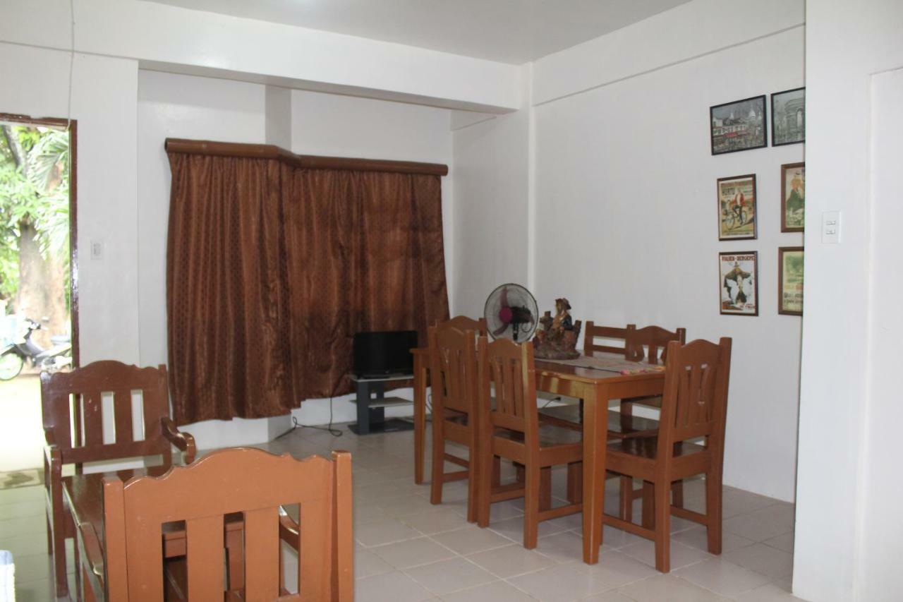 Coron Town Traveller'S Dormitory Buitenkant foto