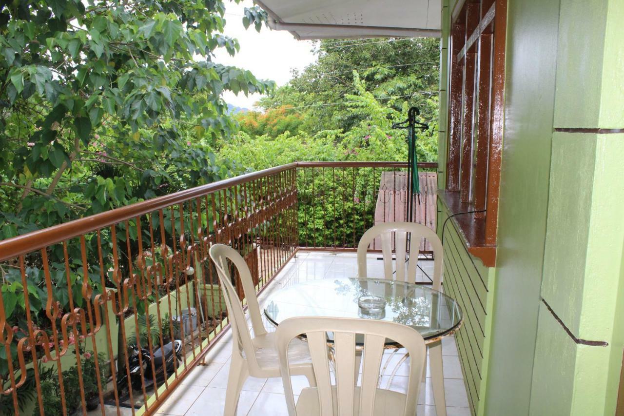 Coron Town Traveller'S Dormitory Buitenkant foto