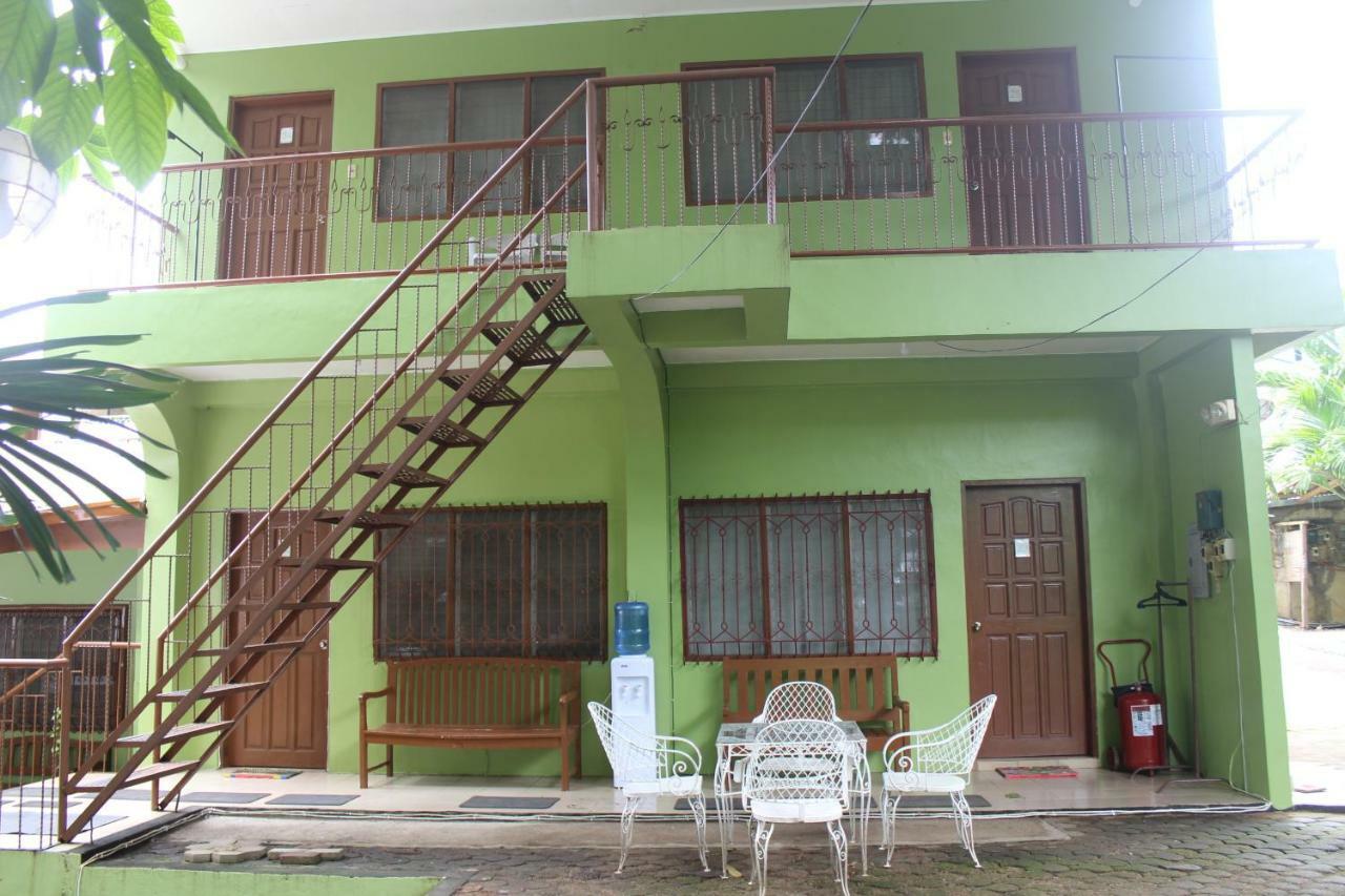 Coron Town Traveller'S Dormitory Buitenkant foto