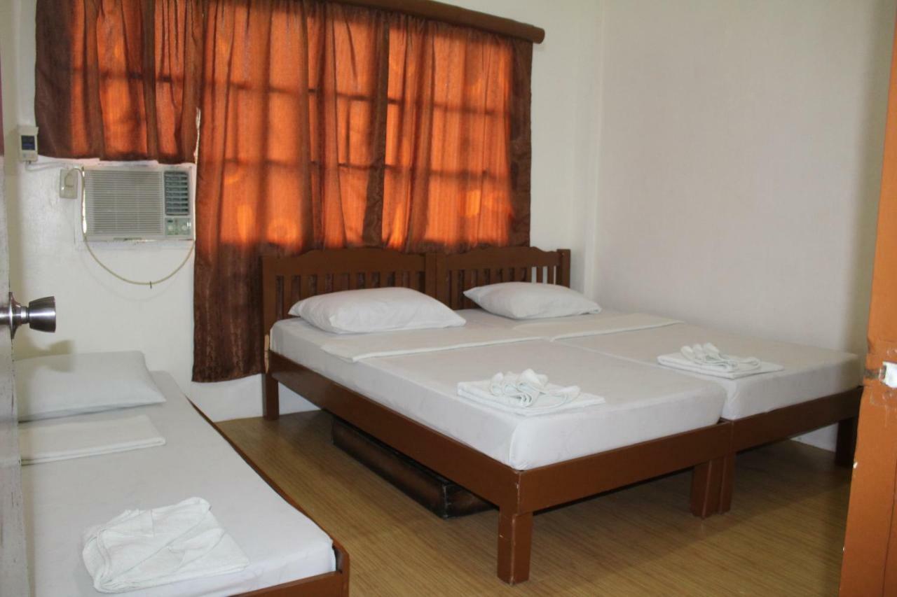 Coron Town Traveller'S Dormitory Buitenkant foto