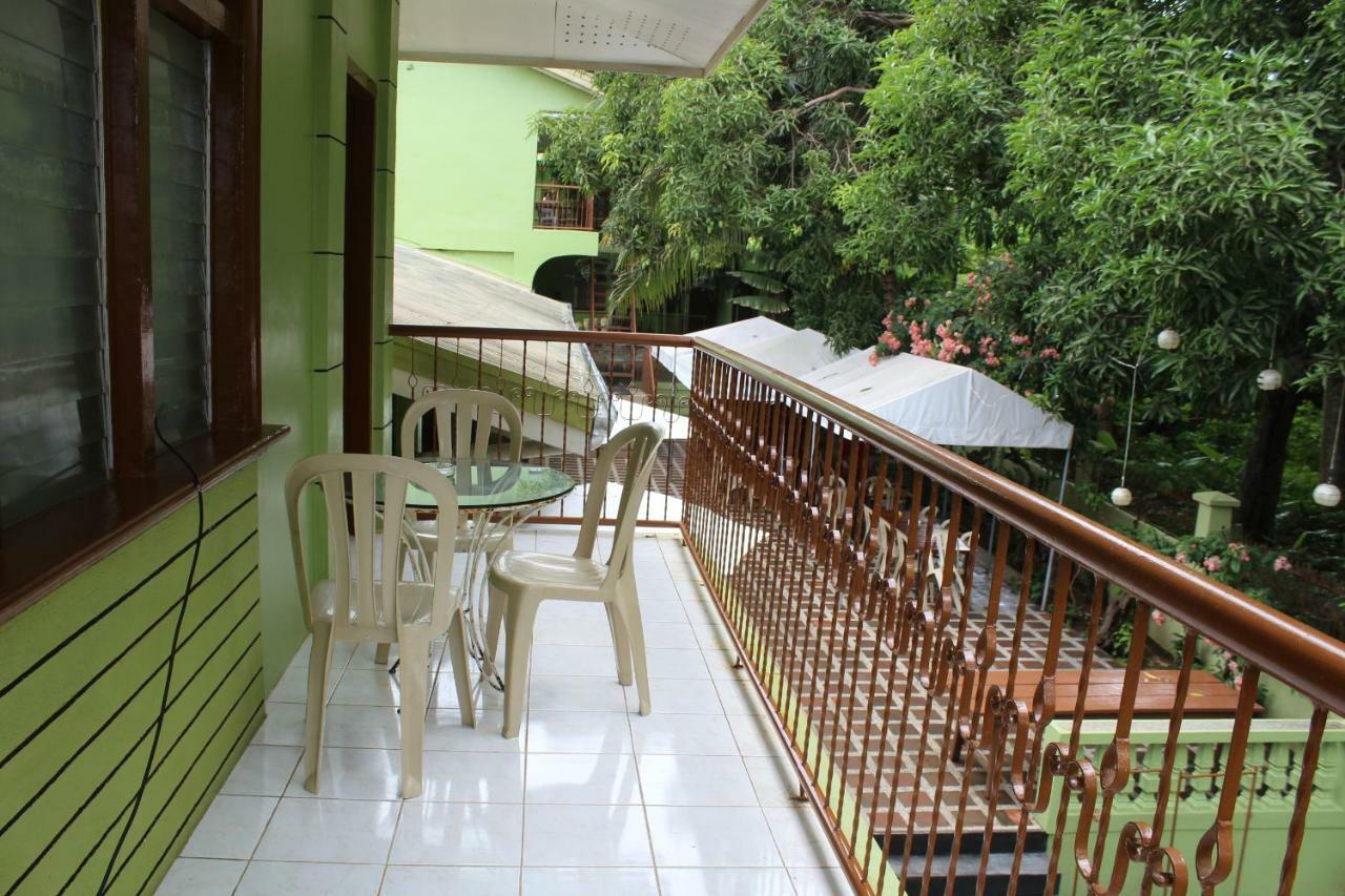 Coron Town Traveller'S Dormitory Buitenkant foto