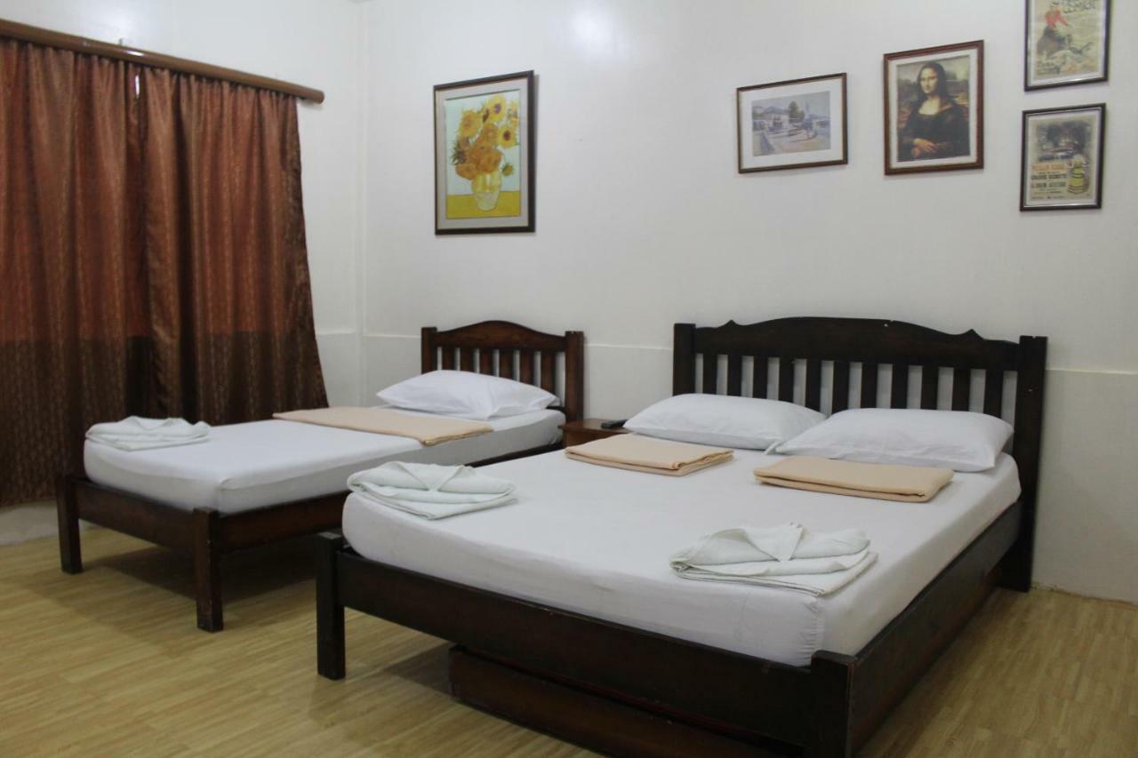 Coron Town Traveller'S Dormitory Buitenkant foto