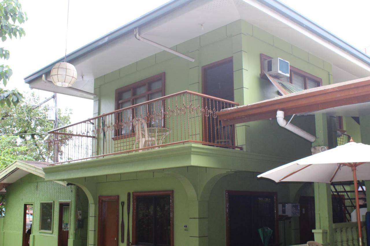 Coron Town Traveller'S Dormitory Buitenkant foto