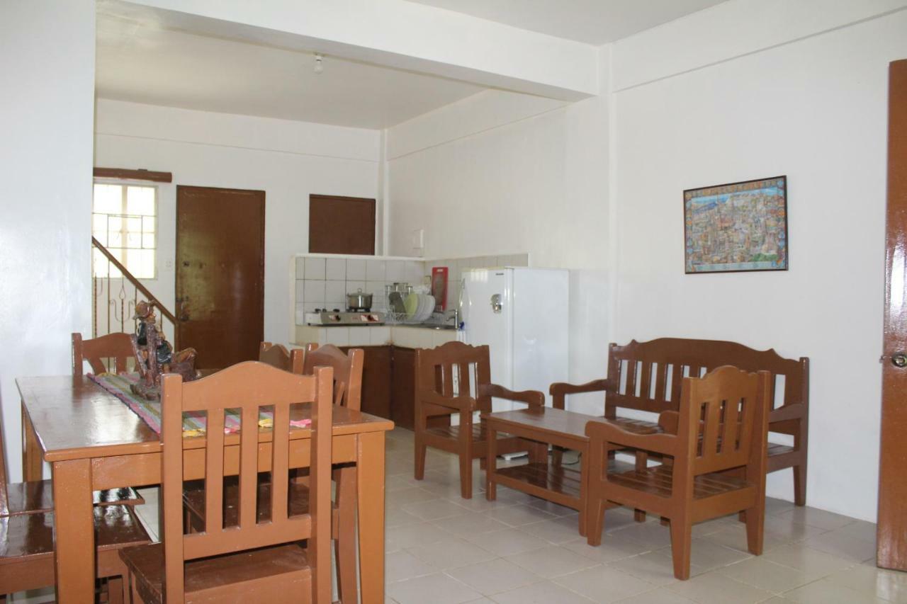 Coron Town Traveller'S Dormitory Buitenkant foto