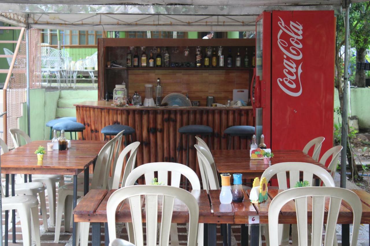 Coron Town Traveller'S Dormitory Buitenkant foto