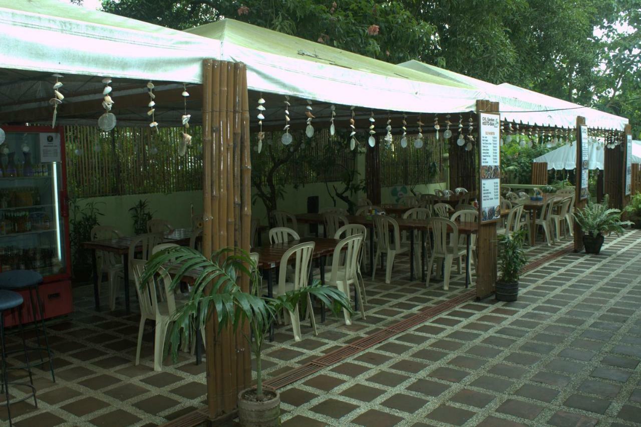 Coron Town Traveller'S Dormitory Buitenkant foto