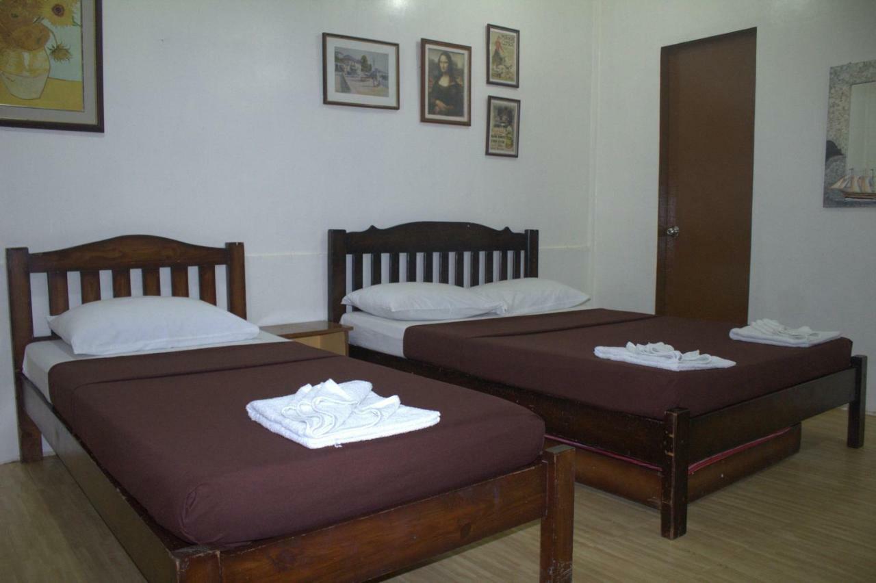 Coron Town Traveller'S Dormitory Buitenkant foto