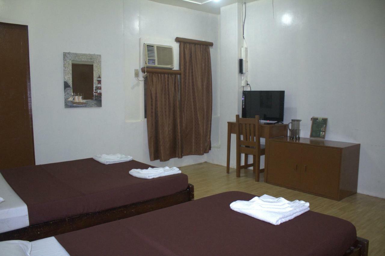 Coron Town Traveller'S Dormitory Buitenkant foto