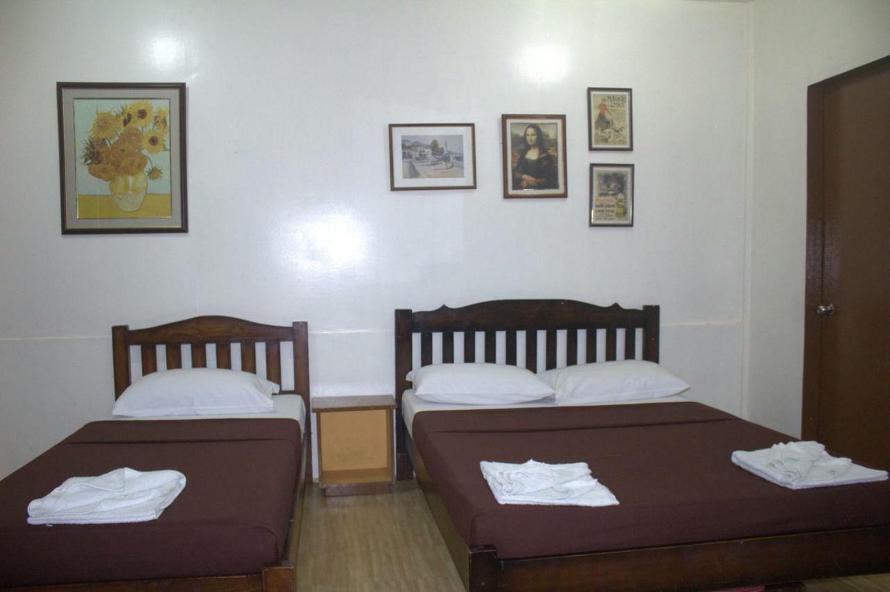 Coron Town Traveller'S Dormitory Buitenkant foto