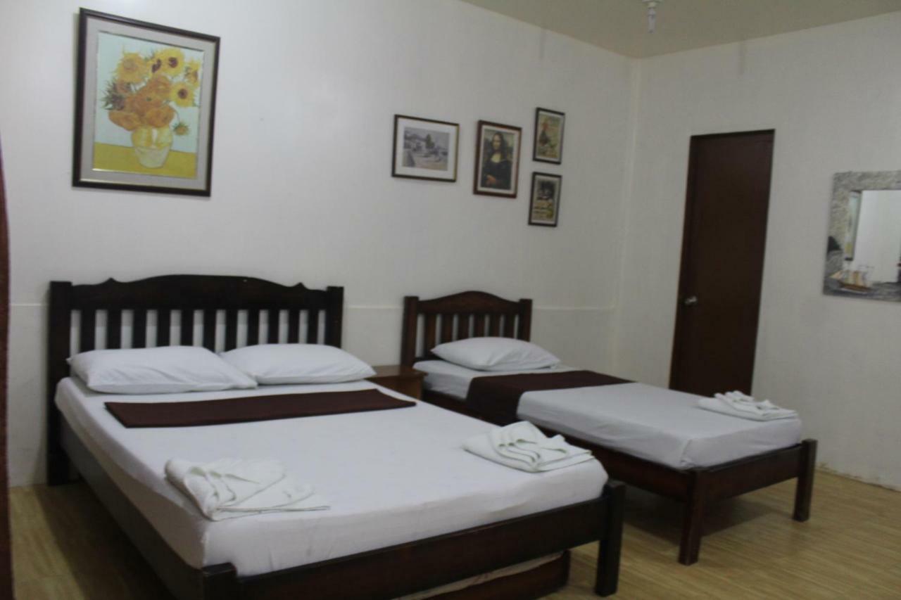 Coron Town Traveller'S Dormitory Buitenkant foto