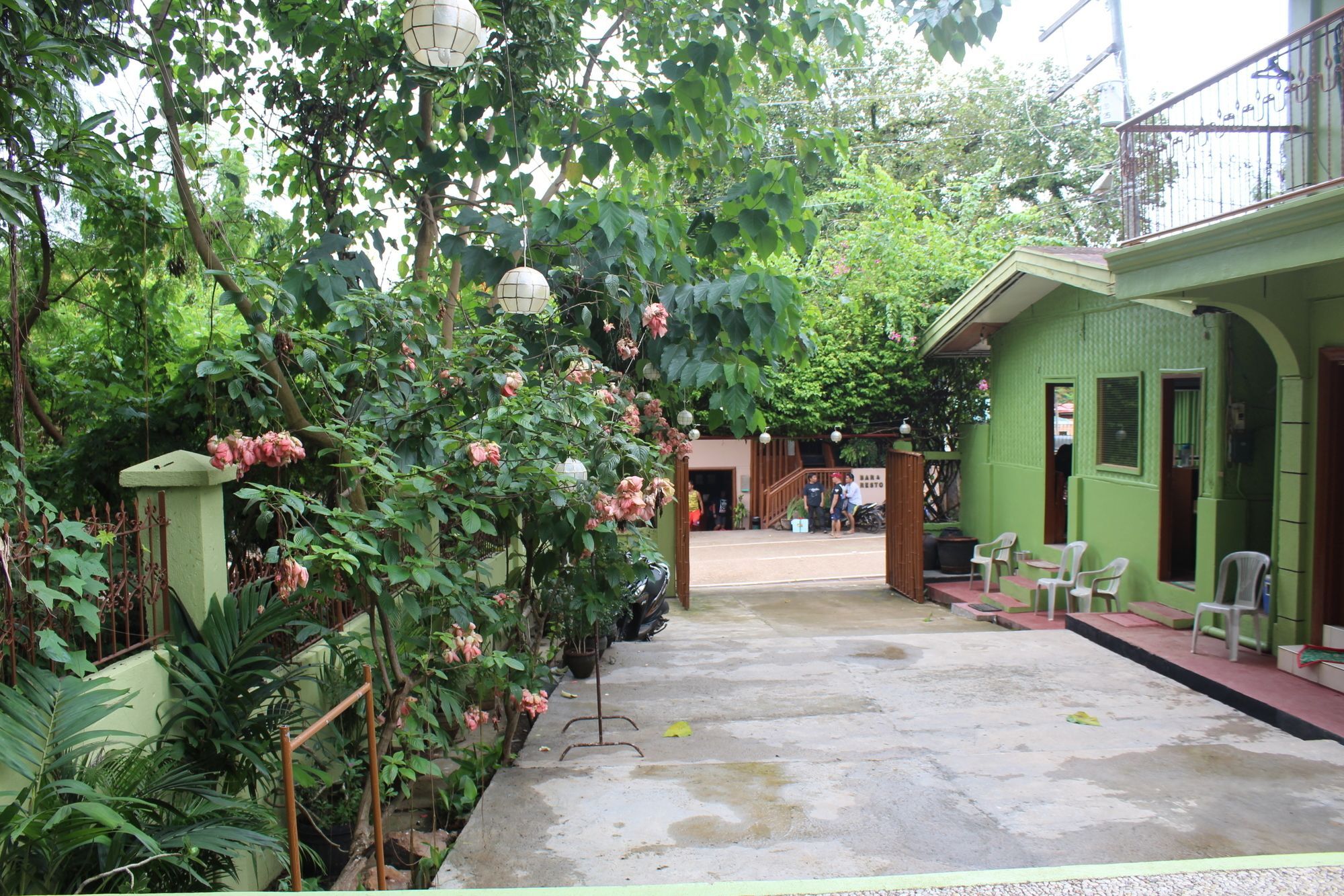 Coron Town Traveller'S Dormitory Buitenkant foto