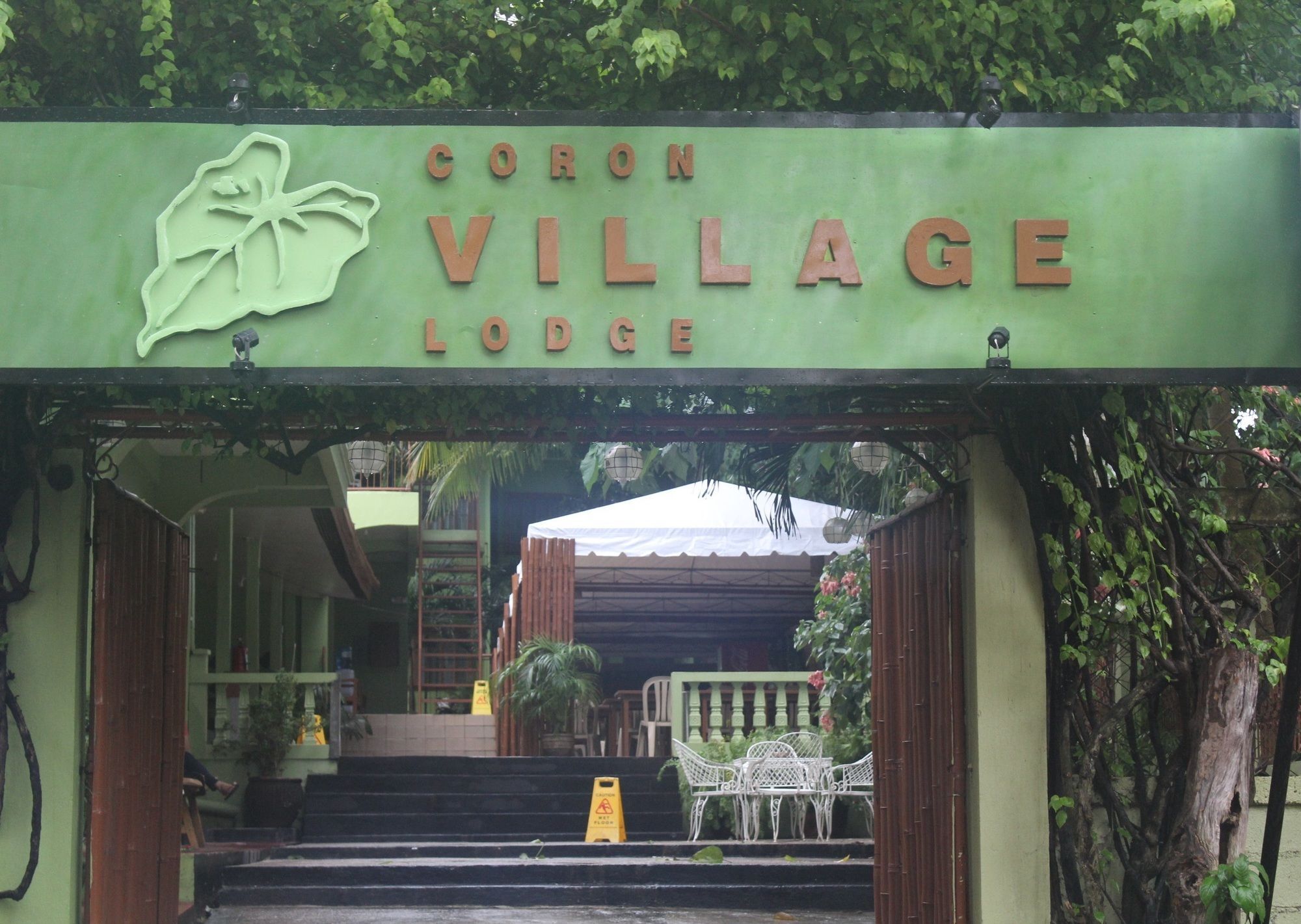 Coron Town Traveller'S Dormitory Buitenkant foto