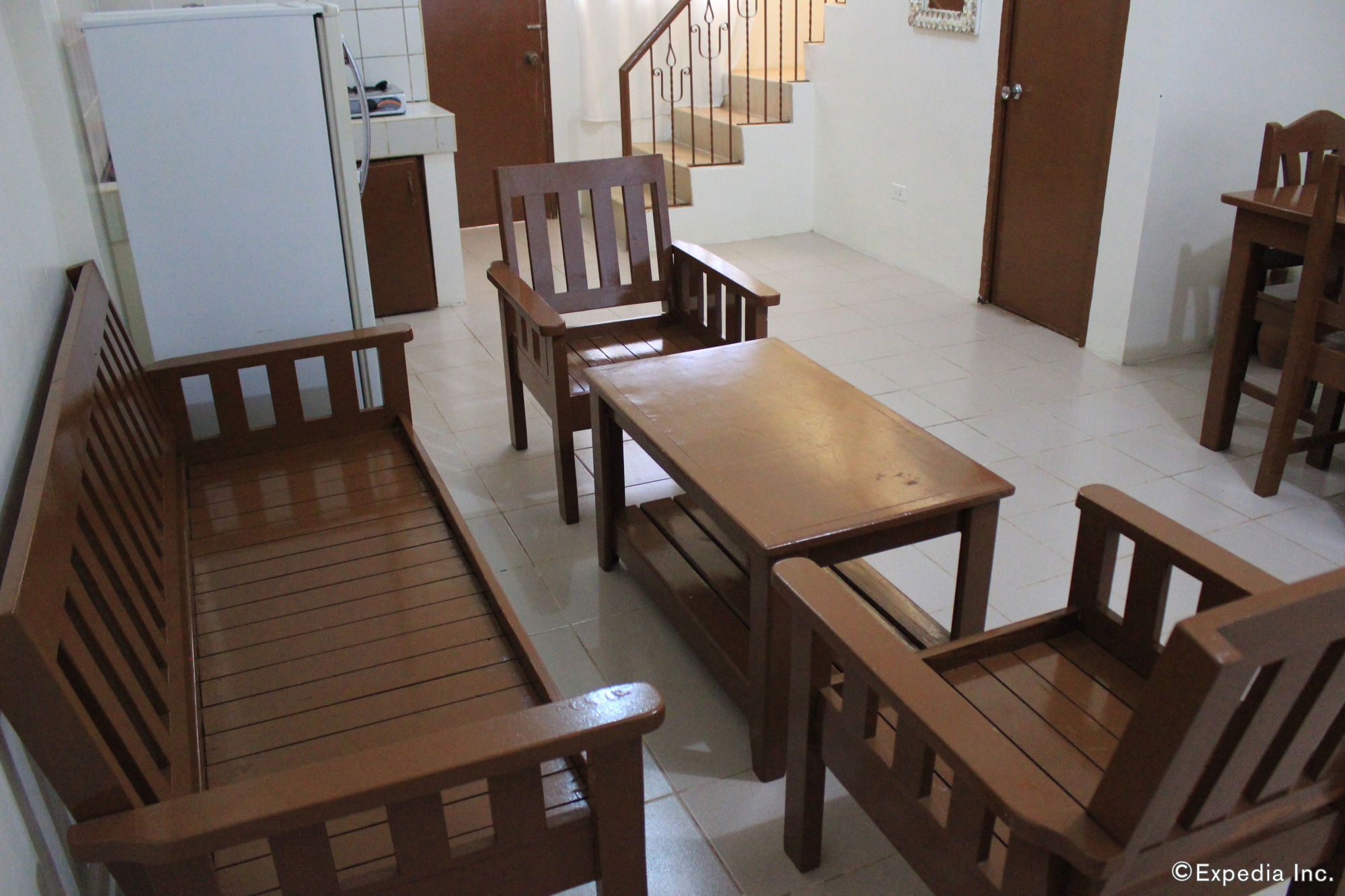 Coron Town Traveller'S Dormitory Buitenkant foto
