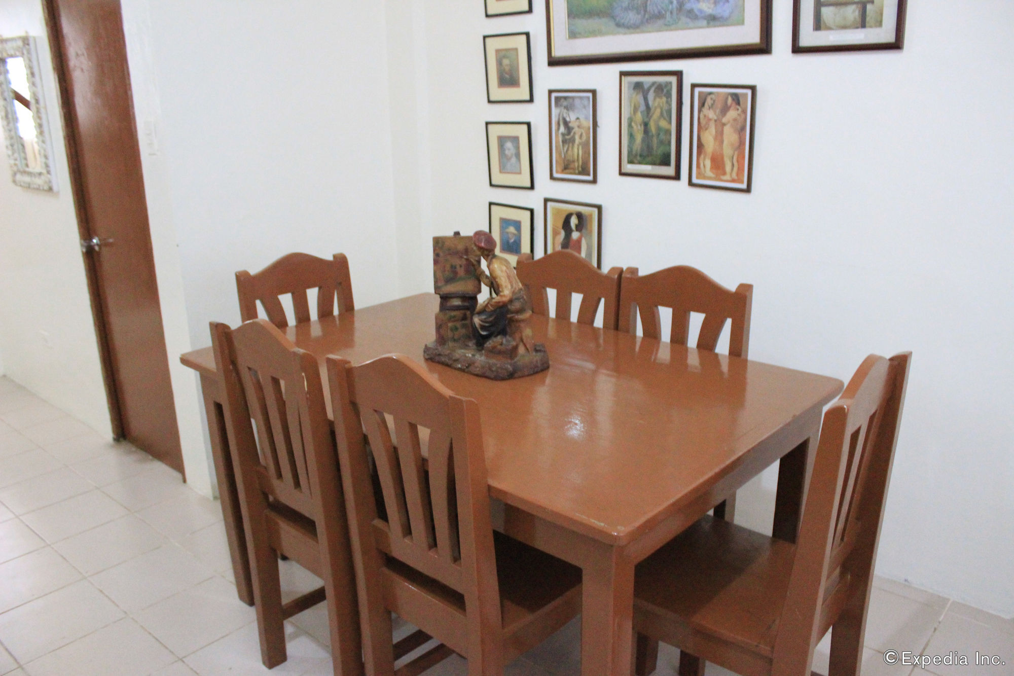 Coron Town Traveller'S Dormitory Buitenkant foto