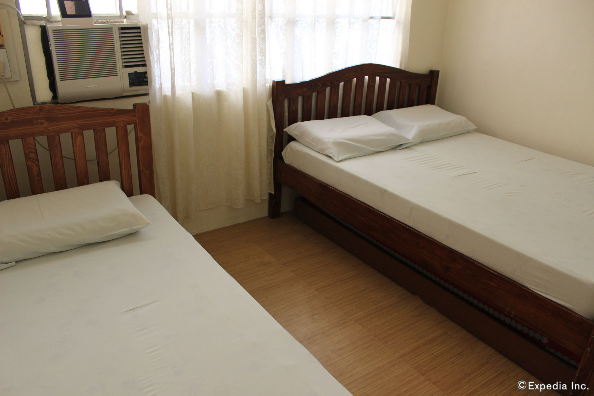 Coron Town Traveller'S Dormitory Buitenkant foto