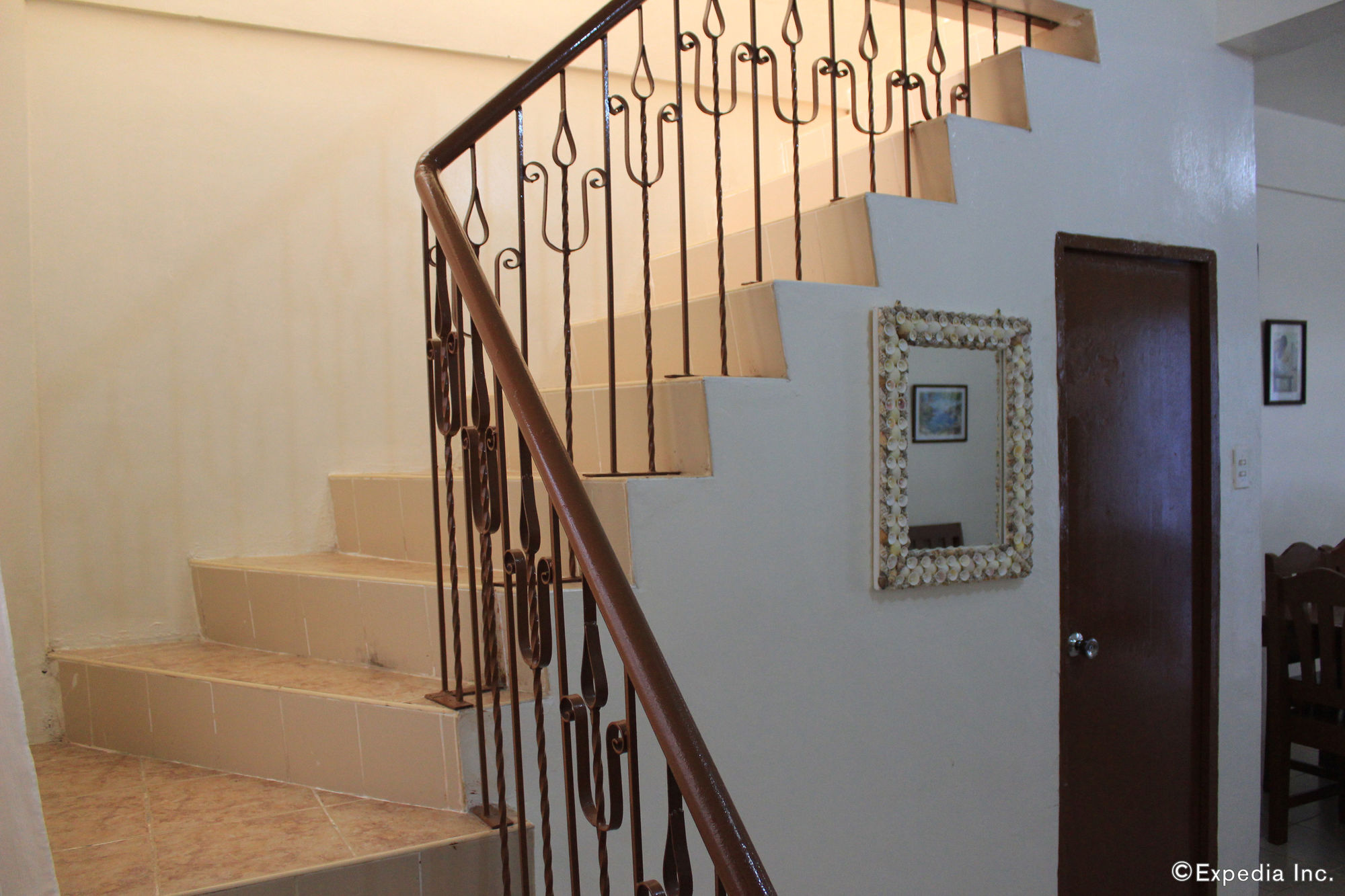 Coron Town Traveller'S Dormitory Buitenkant foto