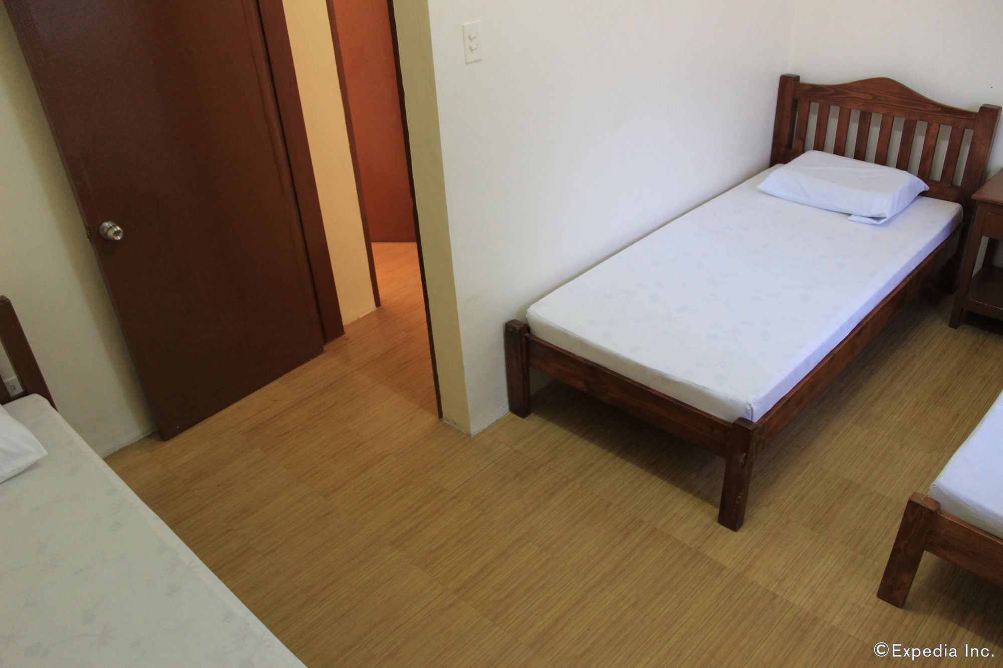 Coron Town Traveller'S Dormitory Buitenkant foto