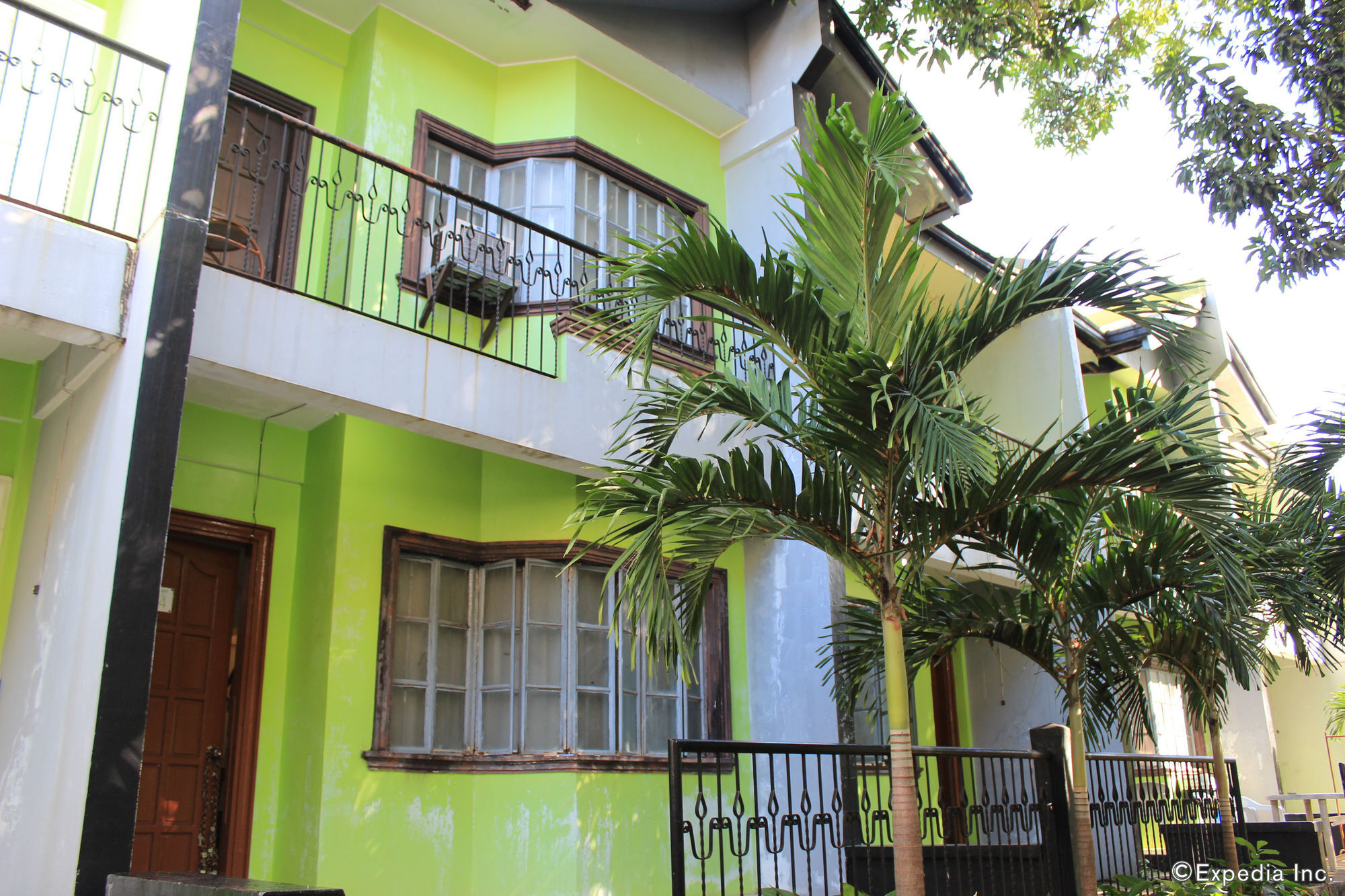 Coron Town Traveller'S Dormitory Buitenkant foto