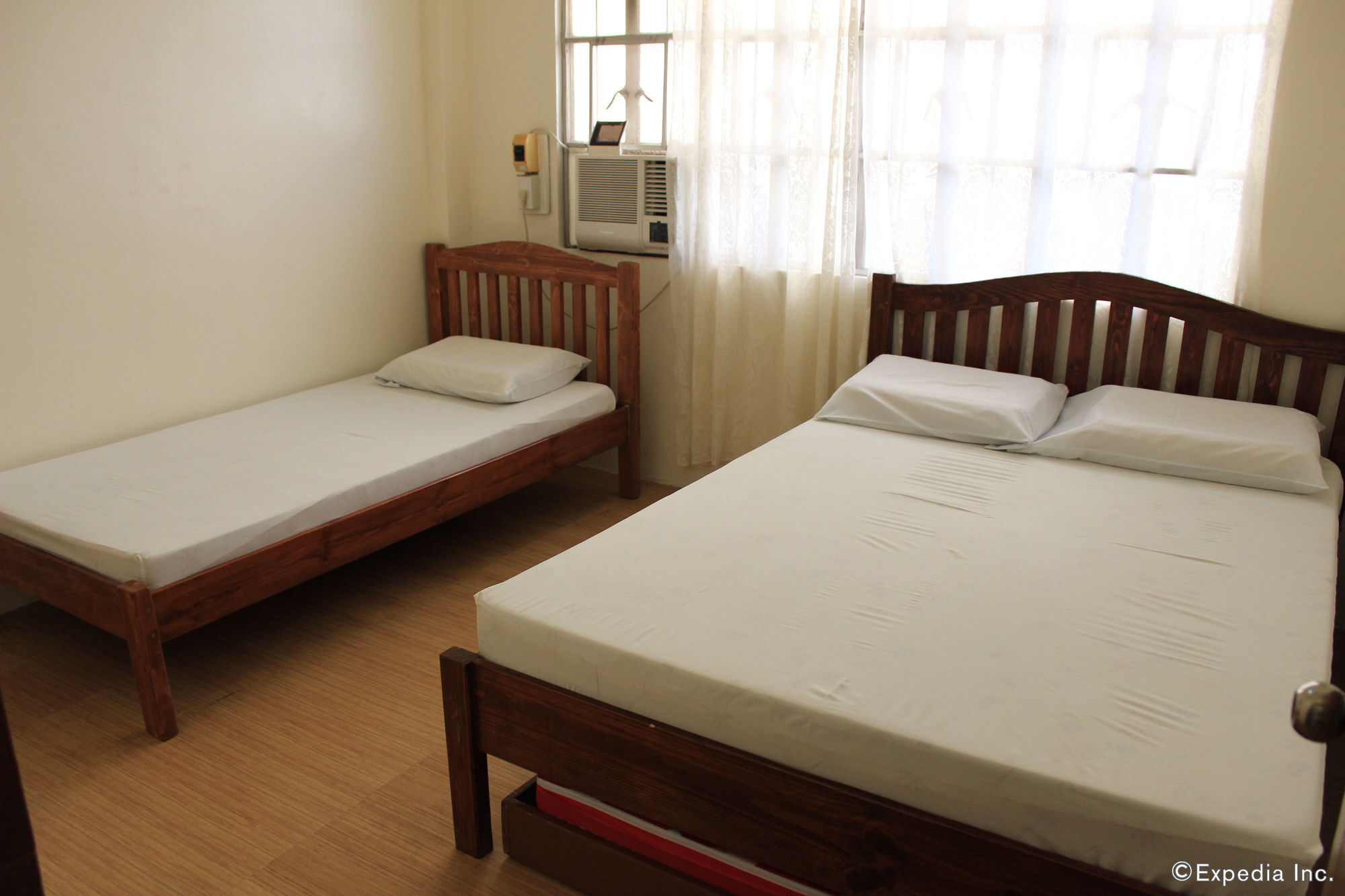 Coron Town Traveller'S Dormitory Buitenkant foto