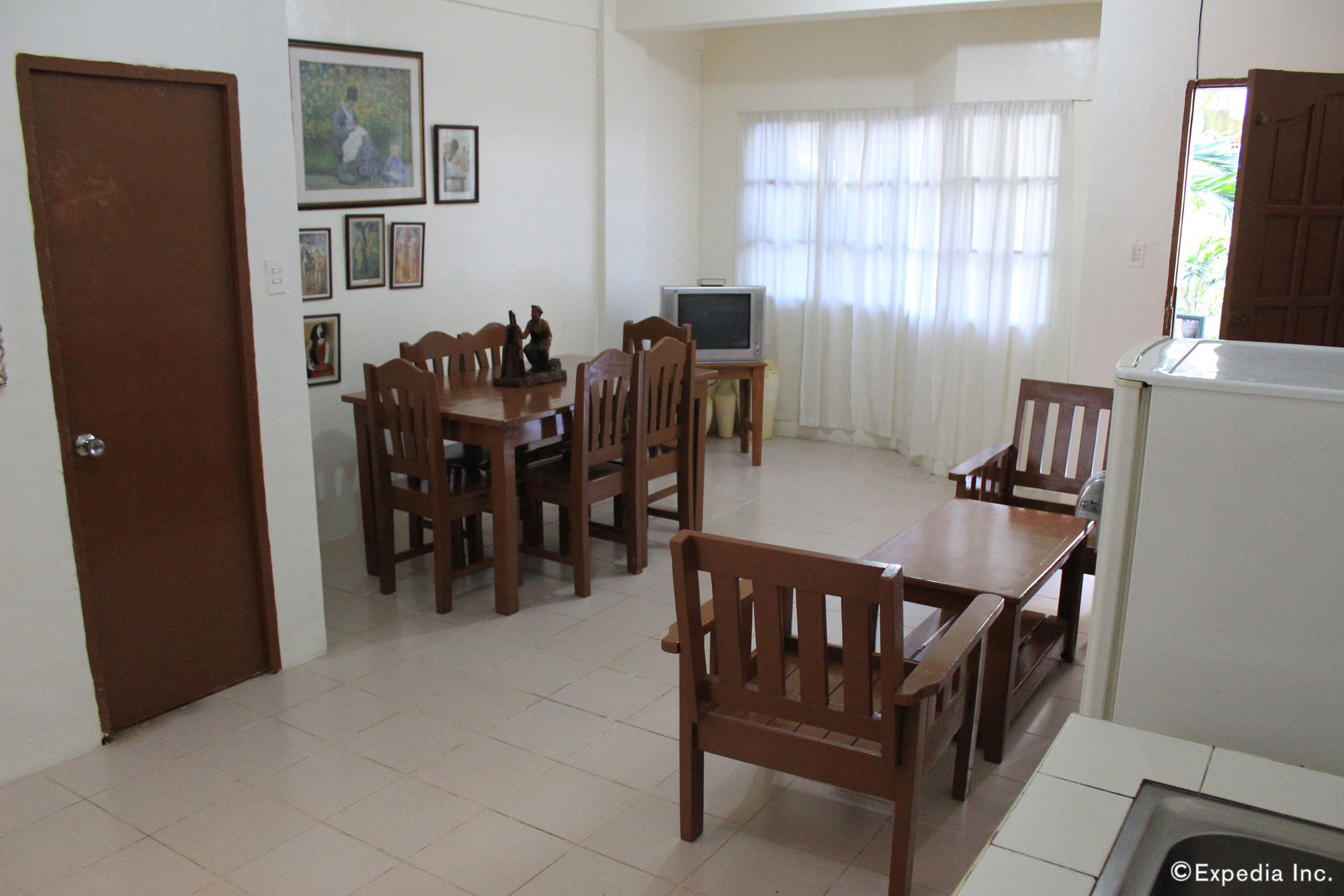 Coron Town Traveller'S Dormitory Buitenkant foto